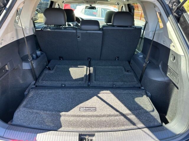 Черный Фольксваген Тигуан, объемом двигателя 2 л и пробегом 49 тыс. км за 21990 $, фото 10 на Automoto.ua