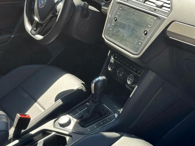 Черный Фольксваген Тигуан, объемом двигателя 2 л и пробегом 49 тыс. км за 21990 $, фото 15 на Automoto.ua