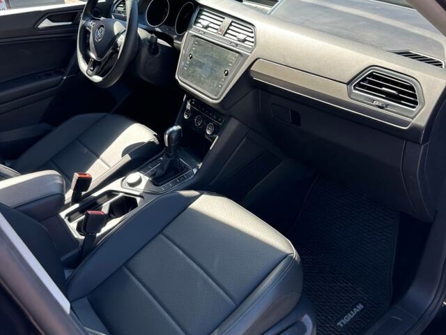 Черный Фольксваген Тигуан, объемом двигателя 2 л и пробегом 49 тыс. км за 21990 $, фото 14 на Automoto.ua