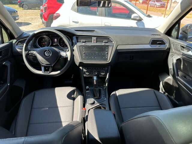 Черный Фольксваген Тигуан, объемом двигателя 2 л и пробегом 49 тыс. км за 21990 $, фото 7 на Automoto.ua