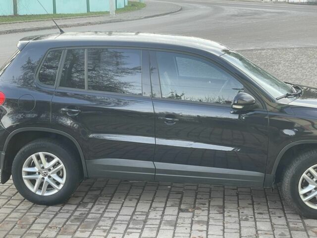 Черный Фольксваген Тигуан, объемом двигателя 2 л и пробегом 180 тыс. км за 8200 $, фото 1 на Automoto.ua
