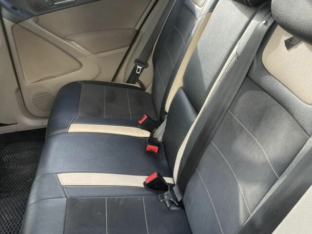 Черный Фольксваген Тигуан, объемом двигателя 2 л и пробегом 180 тыс. км за 8200 $, фото 3 на Automoto.ua