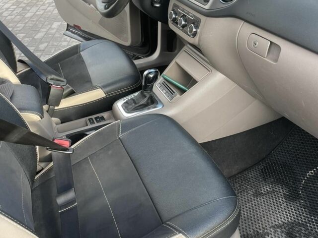 Черный Фольксваген Тигуан, объемом двигателя 2 л и пробегом 180 тыс. км за 8200 $, фото 4 на Automoto.ua