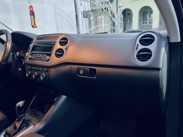 Черный Фольксваген Тигуан, объемом двигателя 2 л и пробегом 185 тыс. км за 9999 $, фото 4 на Automoto.ua