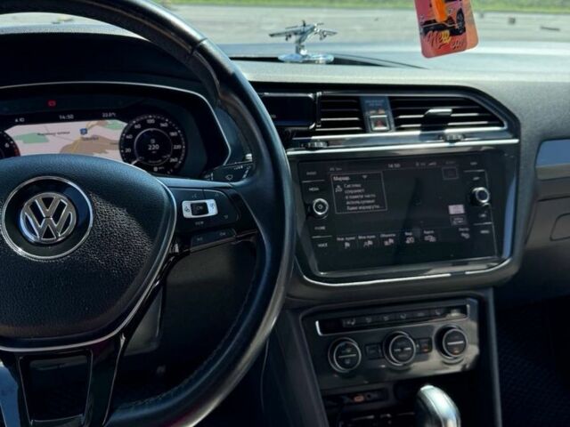 Черный Фольксваген Тигуан, объемом двигателя 2 л и пробегом 160 тыс. км за 24200 $, фото 6 на Automoto.ua