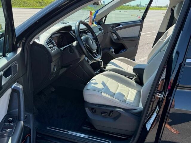 Черный Фольксваген Тигуан, объемом двигателя 2 л и пробегом 160 тыс. км за 24200 $, фото 9 на Automoto.ua