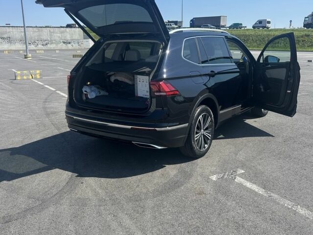 Черный Фольксваген Тигуан, объемом двигателя 2 л и пробегом 160 тыс. км за 24200 $, фото 5 на Automoto.ua