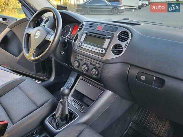 Черный Фольксваген Тигуан, объемом двигателя 1.97 л и пробегом 290 тыс. км за 9899 $, фото 137 на Automoto.ua