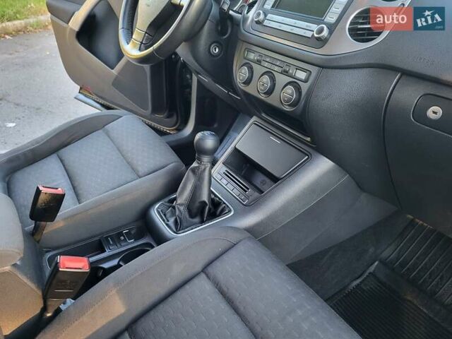 Черный Фольксваген Тигуан, объемом двигателя 1.97 л и пробегом 290 тыс. км за 9899 $, фото 138 на Automoto.ua