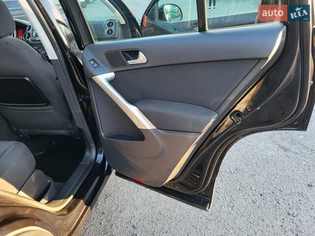 Черный Фольксваген Тигуан, объемом двигателя 1.97 л и пробегом 290 тыс. км за 9899 $, фото 120 на Automoto.ua