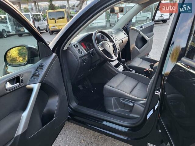 Черный Фольксваген Тигуан, объемом двигателя 1.97 л и пробегом 290 тыс. км за 9899 $, фото 100 на Automoto.ua