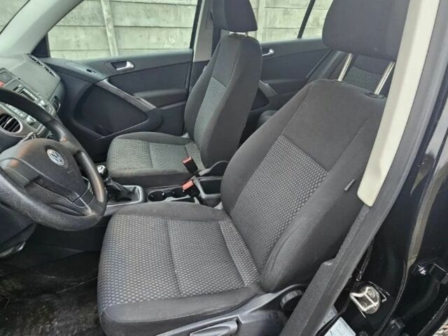 Черный Фольксваген Тигуан, объемом двигателя 1.39 л и пробегом 256 тыс. км за 2600 $, фото 2 на Automoto.ua