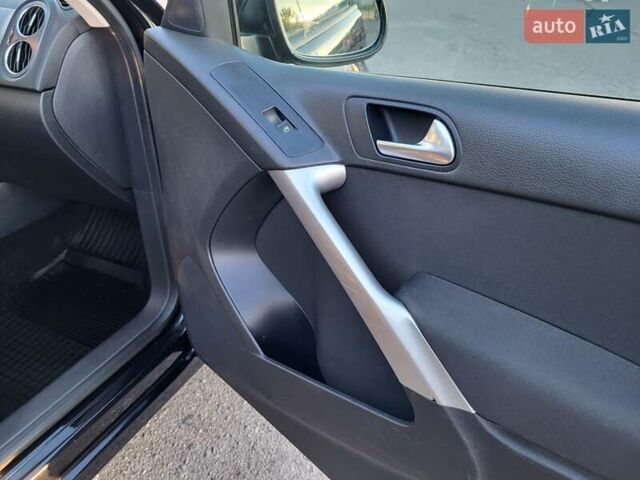 Черный Фольксваген Тигуан, объемом двигателя 1.97 л и пробегом 290 тыс. км за 9899 $, фото 130 на Automoto.ua