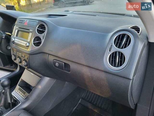 Черный Фольксваген Тигуан, объемом двигателя 1.97 л и пробегом 290 тыс. км за 9899 $, фото 136 на Automoto.ua