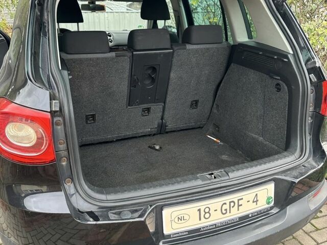 Черный Фольксваген Тигуан, объемом двигателя 1.4 л и пробегом 283 тыс. км за 5589 $, фото 1 на Automoto.ua