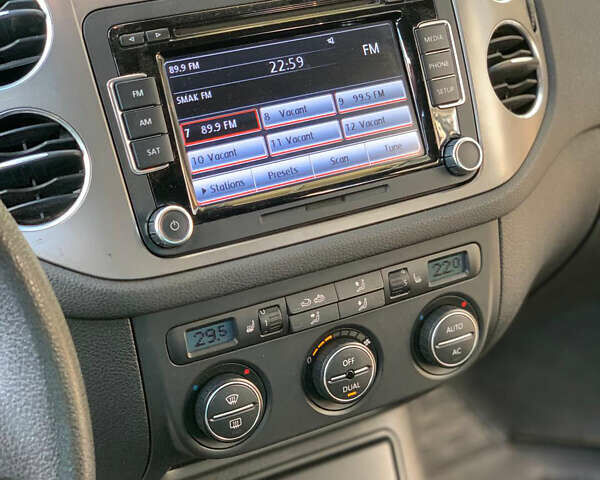 Черный Фольксваген Тигуан, объемом двигателя 1.39 л и пробегом 232 тыс. км за 7950 $, фото 12 на Automoto.ua