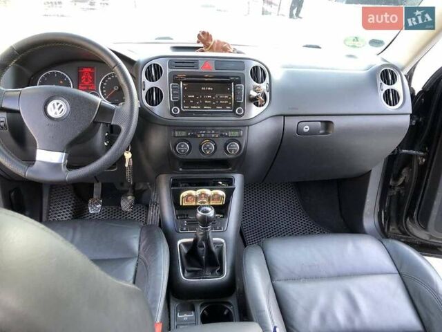 Чорний Фольксваген Тігуан, об'ємом двигуна 1.97 л та пробігом 276 тис. км за 12000 $, фото 3 на Automoto.ua