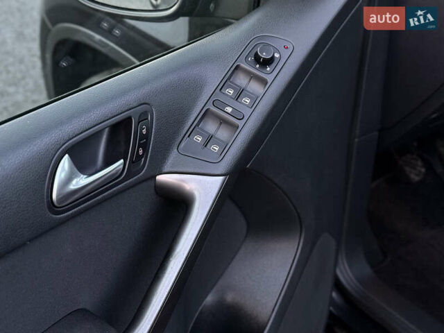 Чорний Фольксваген Тігуан, об'ємом двигуна 1.4 л та пробігом 211 тис. км за 8900 $, фото 21 на Automoto.ua