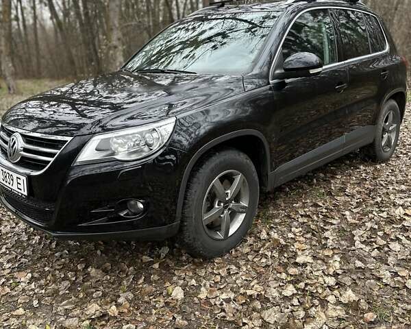 Черный Фольксваген Тигуан, объемом двигателя 1.97 л и пробегом 214 тыс. км за 13500 $, фото 2 на Automoto.ua