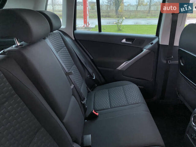 Черный Фольксваген Тигуан, объемом двигателя 1.4 л и пробегом 183 тыс. км за 9300 $, фото 14 на Automoto.ua