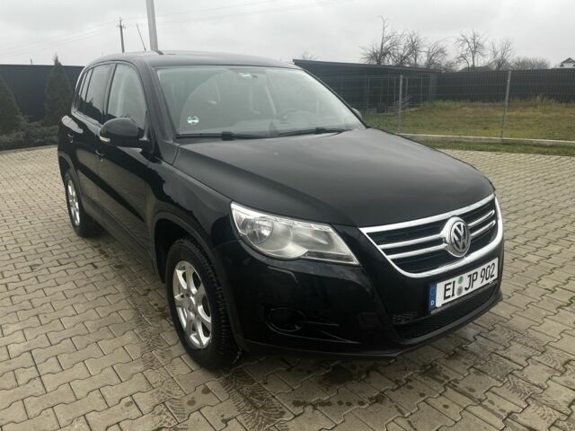 Черный Фольксваген Тигуан, объемом двигателя 2 л и пробегом 282 тыс. км за 4664 $, фото 1 на Automoto.ua
