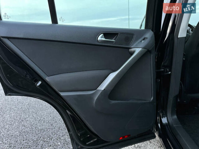 Чорний Фольксваген Тігуан, об'ємом двигуна 1.4 л та пробігом 211 тис. км за 8900 $, фото 43 на Automoto.ua