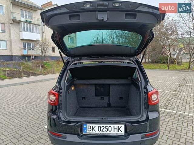 Чорний Фольксваген Тігуан, об'ємом двигуна 1.4 л та пробігом 292 тис. км за 8900 $, фото 11 на Automoto.ua