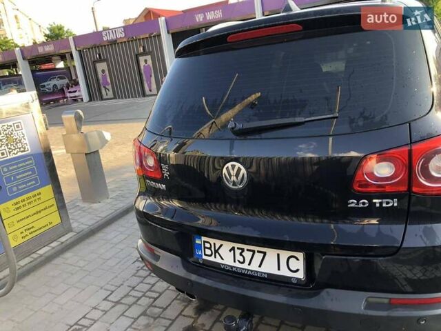 Чорний Фольксваген Тігуан, об'ємом двигуна 1.97 л та пробігом 276 тис. км за 12000 $, фото 8 на Automoto.ua