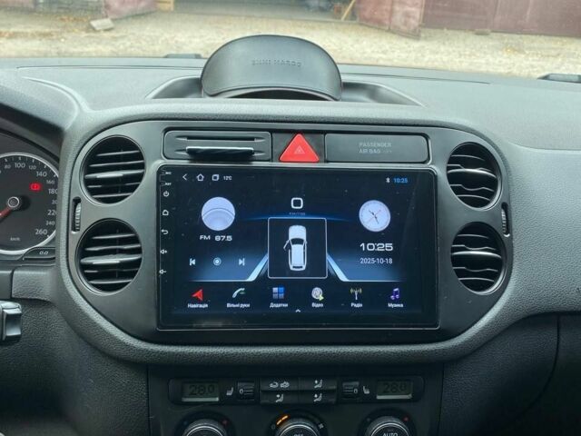 Черный Фольксваген Тигуан, объемом двигателя 2 л и пробегом 380 тыс. км за 8499 $, фото 1 на Automoto.ua