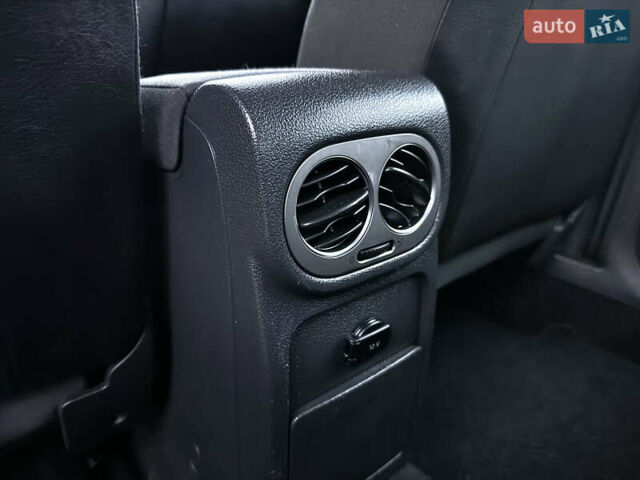 Чорний Фольксваген Тігуан, об'ємом двигуна 1.4 л та пробігом 211 тис. км за 8900 $, фото 41 на Automoto.ua