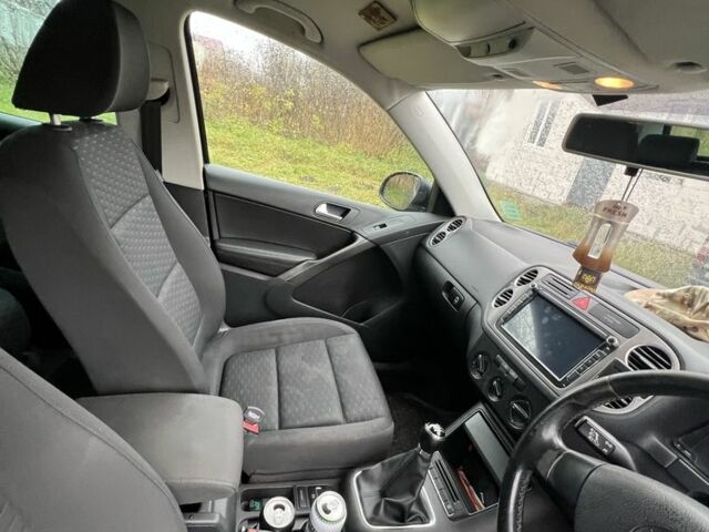 Черный Фольксваген Тигуан, объемом двигателя 2 л и пробегом 235 тыс. км за 4766 $, фото 7 на Automoto.ua