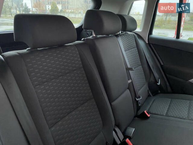 Черный Фольксваген Тигуан, объемом двигателя 1.4 л и пробегом 183 тыс. км за 9300 $, фото 13 на Automoto.ua