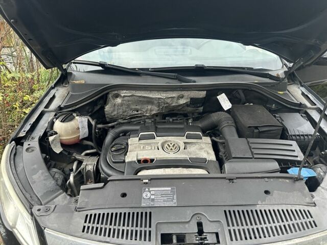 Черный Фольксваген Тигуан, объемом двигателя 1.4 л и пробегом 283 тыс. км за 5589 $, фото 2 на Automoto.ua