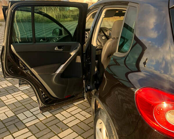 Черный Фольксваген Тигуан, объемом двигателя 1.39 л и пробегом 232 тыс. км за 7950 $, фото 7 на Automoto.ua