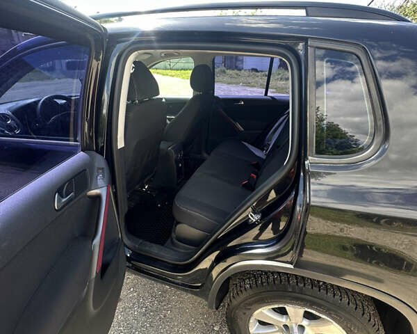 Черный Фольксваген Тигуан, объемом двигателя 1.39 л и пробегом 236 тыс. км за 8800 $, фото 6 на Automoto.ua