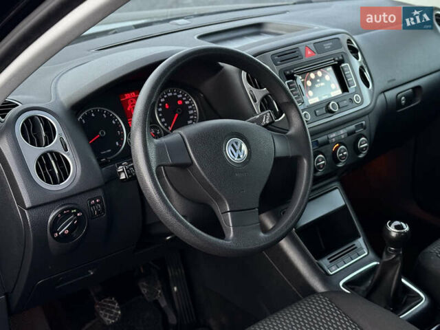 Чорний Фольксваген Тігуан, об'ємом двигуна 1.4 л та пробігом 211 тис. км за 8900 $, фото 23 на Automoto.ua