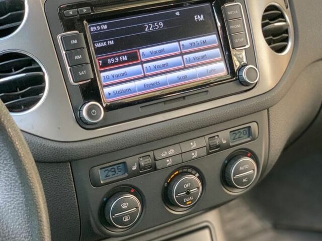 Черный Фольксваген Тигуан, объемом двигателя 1.4 л и пробегом 232 тыс. км за 7950 $, фото 3 на Automoto.ua