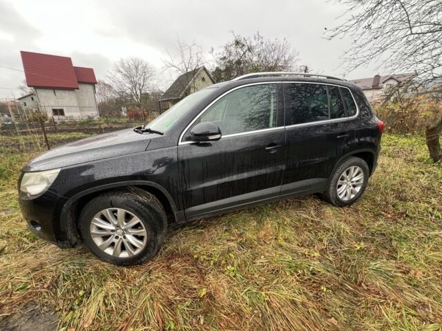 Черный Фольксваген Тигуан, объемом двигателя 2 л и пробегом 235 тыс. км за 4766 $, фото 1 на Automoto.ua