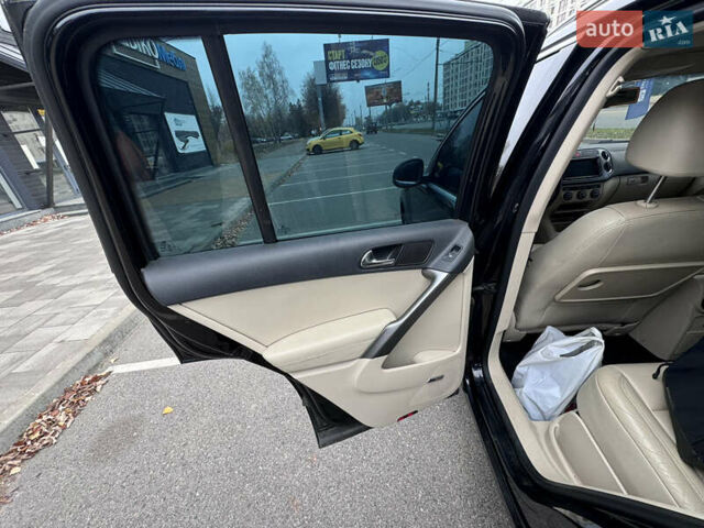 Черный Фольксваген Тигуан, объемом двигателя 2 л и пробегом 275 тыс. км за 9900 $, фото 14 на Automoto.ua