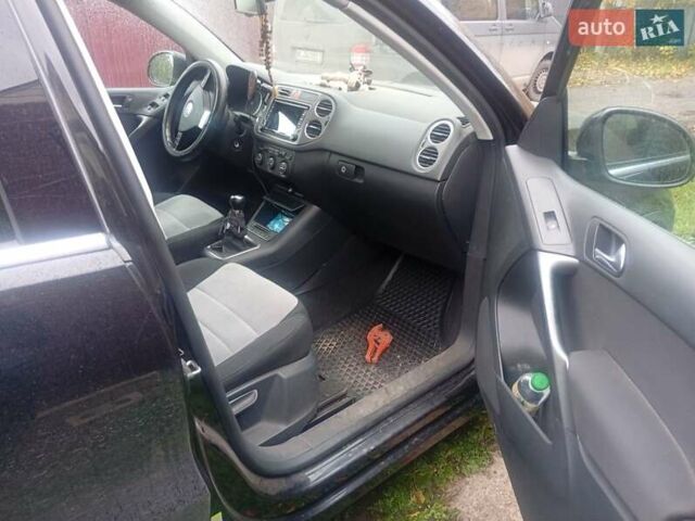 Черный Фольксваген Тигуан, объемом двигателя 1.4 л и пробегом 300 тыс. км за 9300 $, фото 7 на Automoto.ua