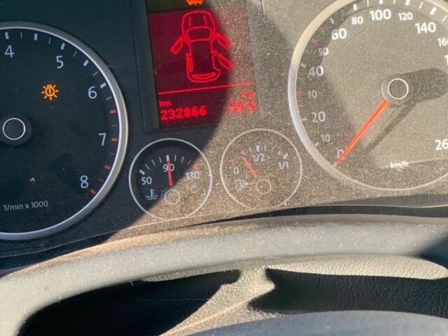 Черный Фольксваген Тигуан, объемом двигателя 1.4 л и пробегом 232 тыс. км за 7950 $, фото 2 на Automoto.ua