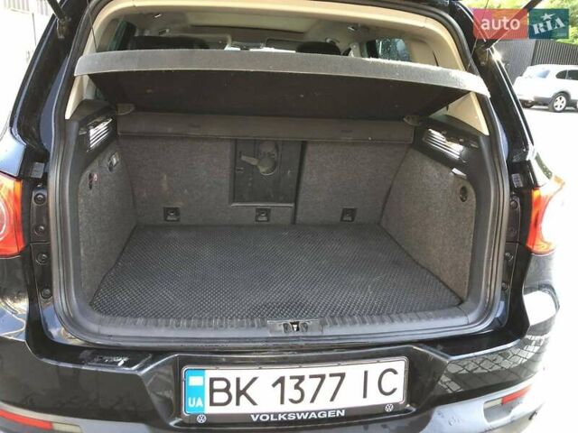 Чорний Фольксваген Тігуан, об'ємом двигуна 1.97 л та пробігом 276 тис. км за 12000 $, фото 7 на Automoto.ua