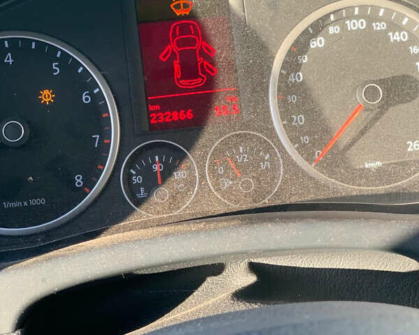 Черный Фольксваген Тигуан, объемом двигателя 1.39 л и пробегом 232 тыс. км за 7950 $, фото 15 на Automoto.ua