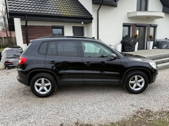 Черный Фольксваген Тигуан, объемом двигателя 2 л и пробегом 285 тыс. км за 2700 $, фото 2 на Automoto.ua