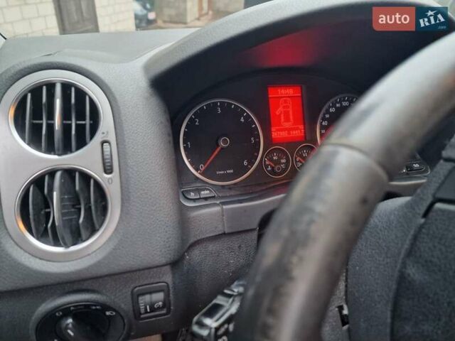 Черный Фольксваген Тигуан, объемом двигателя 2 л и пробегом 247 тыс. км за 13300 $, фото 7 на Automoto.ua