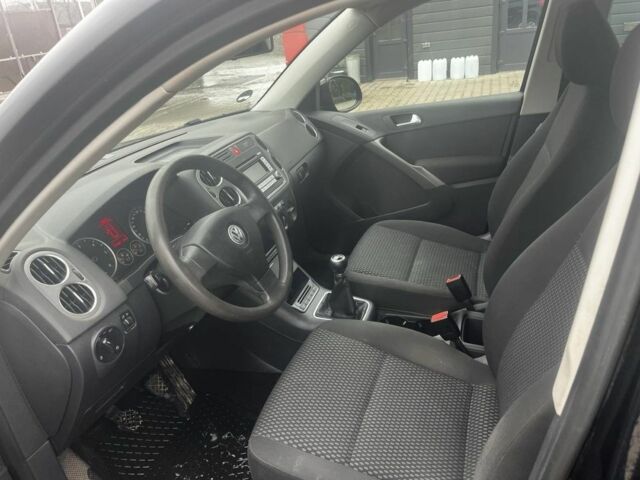 Чорний Фольксваген Тігуан, об'ємом двигуна 2 л та пробігом 280 тис. км за 4663 $, фото 4 на Automoto.ua