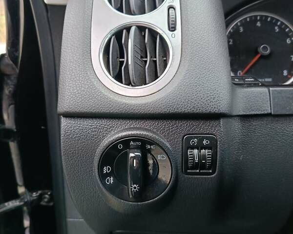 Чорний Фольксваген Тігуан, об'ємом двигуна 1.4 л та пробігом 292 тис. км за 8900 $, фото 9 на Automoto.ua