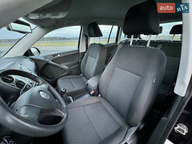 Чорний Фольксваген Тігуан, об'ємом двигуна 1.4 л та пробігом 211 тис. км за 8900 $, фото 25 на Automoto.ua
