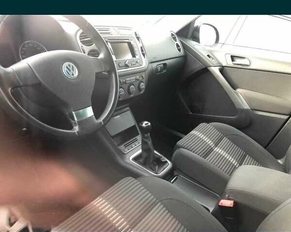 Чорний Фольксваген Тігуан, об'ємом двигуна 1.4 л та пробігом 144 тис. км за 10300 $, фото 3 на Automoto.ua