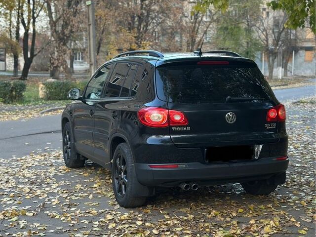 Черный Фольксваген Тигуан, объемом двигателя 2 л и пробегом 360 тыс. км за 5500 $, фото 2 на Automoto.ua